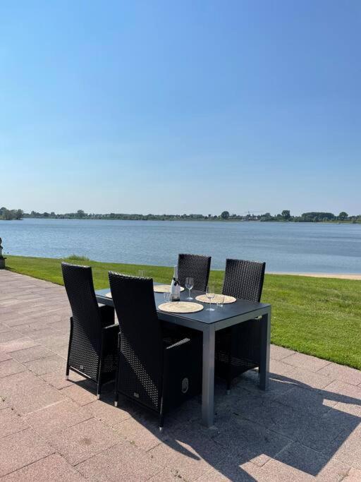 Luxe Chalet Direct Aan Het Water Met Strand Lith Eksteriør billede