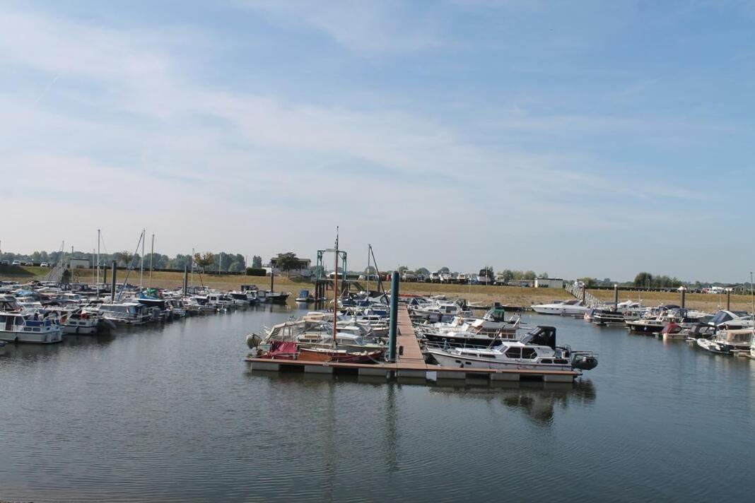 Luxe Chalet Direct Aan Het Water Met Strand Lith Eksteriør billede