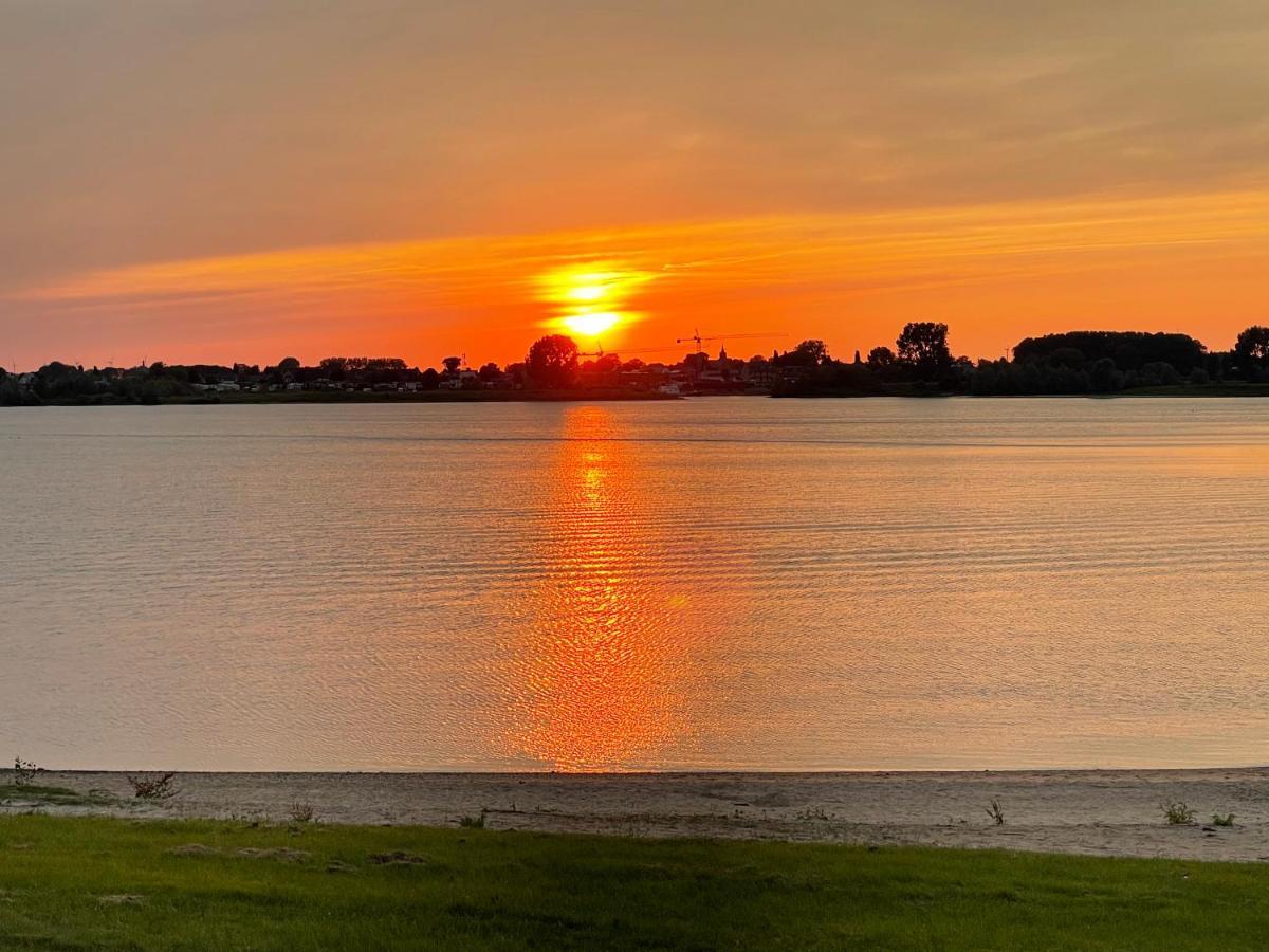 Luxe Chalet Direct Aan Het Water Met Strand Lith Eksteriør billede