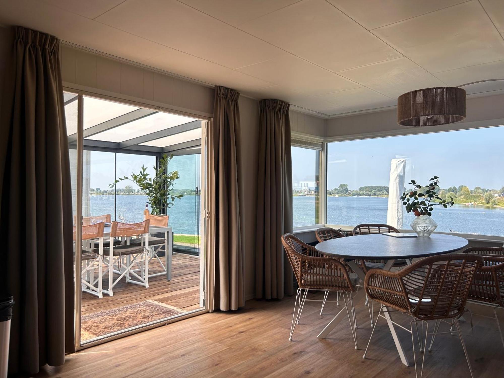 Luxe Chalet Direct Aan Het Water Met Strand Lith Eksteriør billede
